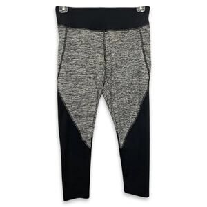 Avon Activewear Cropped Leggings Pull On Style Color Block Pattern Grey/Black XS
